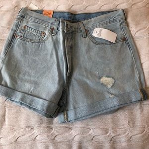 Levi's 501  straight leg button fly. Waist 32